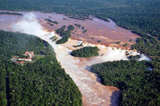 Illustration for article titled The IguazĂș Falls overflow in flood of biblical proportions
